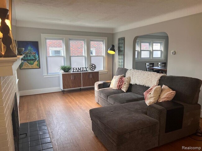 Foto del edificio - 614 W Troy St