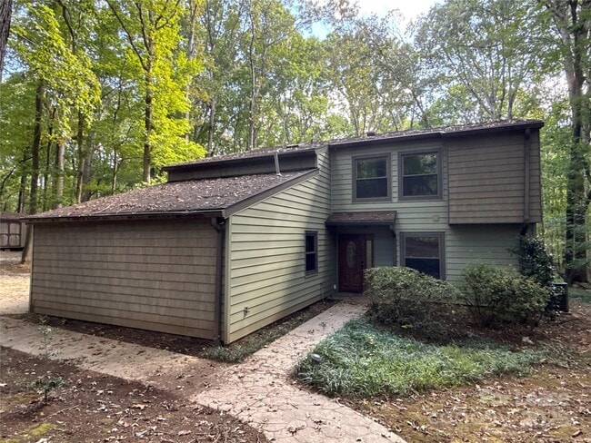 Building Photo - 217 Raintree Dr
