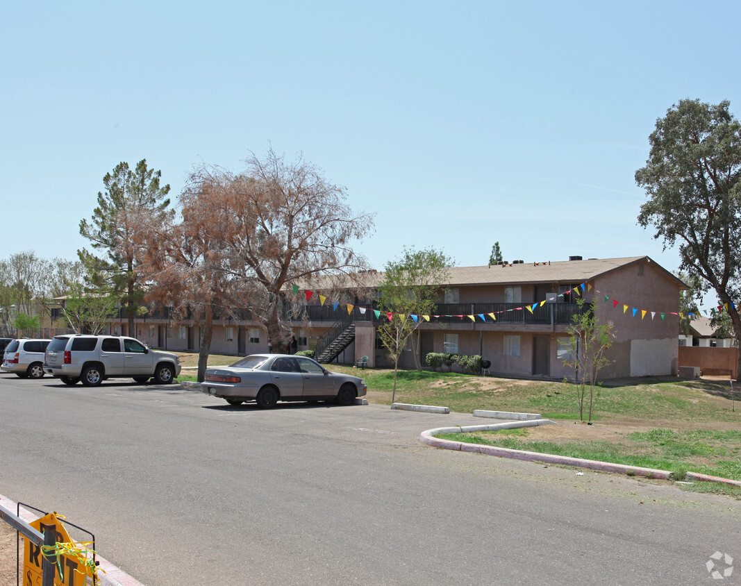 Primary Photo - Desert Cove Manor