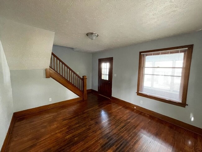 Foto del edificio - Two bedroom one bathroom home for rent