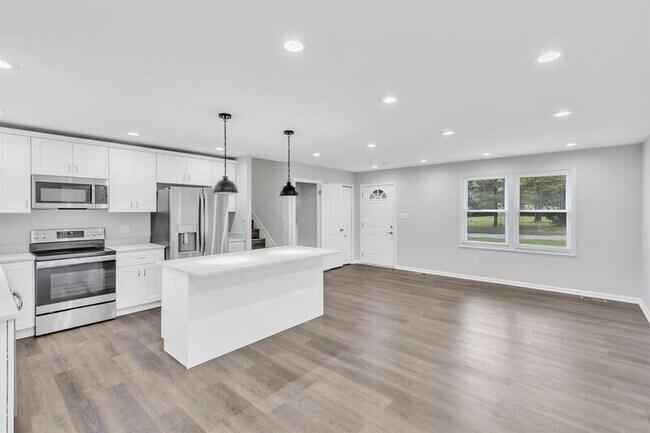 Building Photo - 6906 Glenn Dale Rd