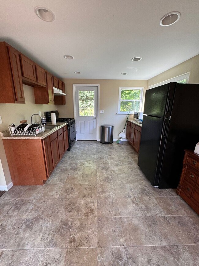 Building Photo - 3 Bedroom Home available in Penn Hills