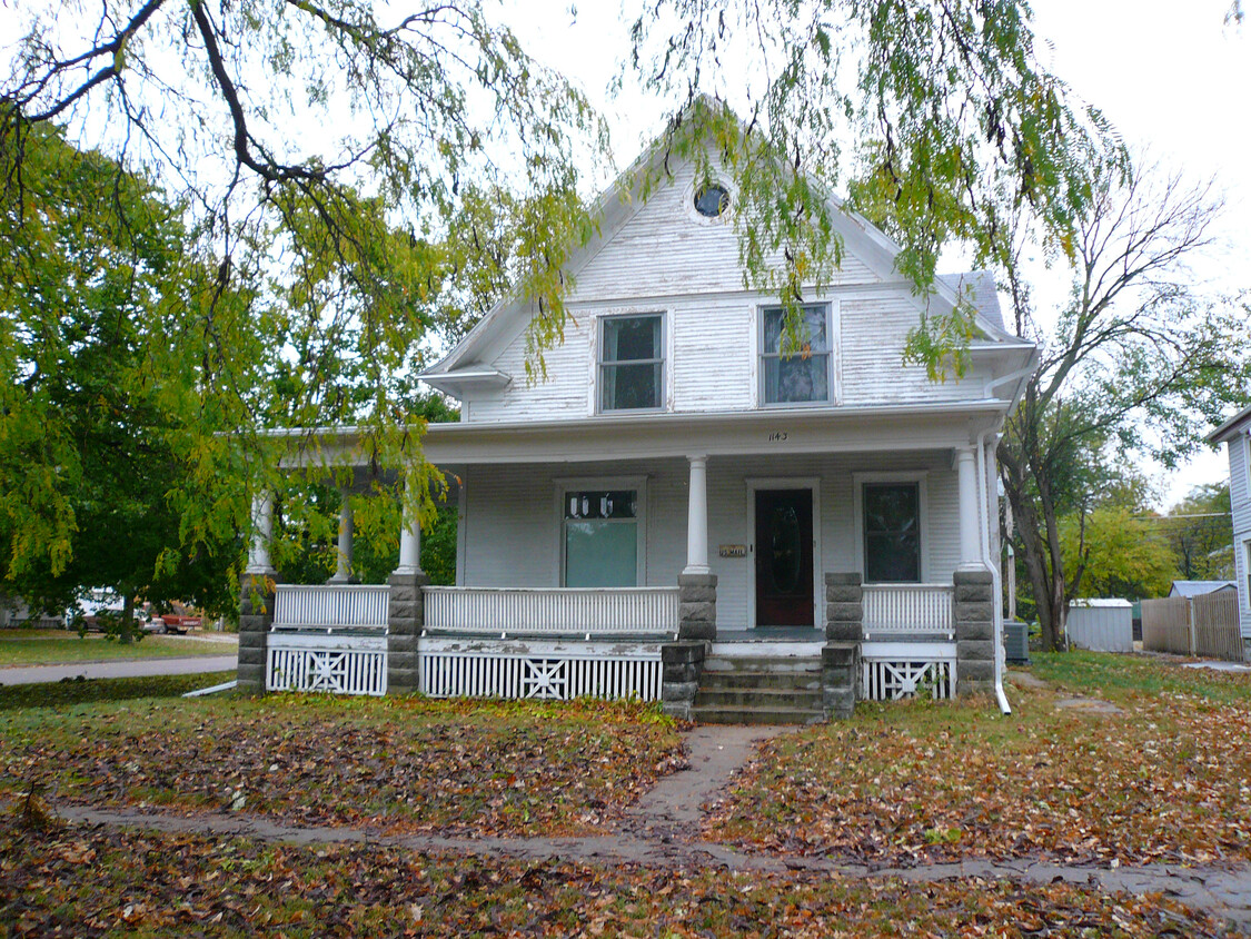 Duplex - 1143 Sumner St