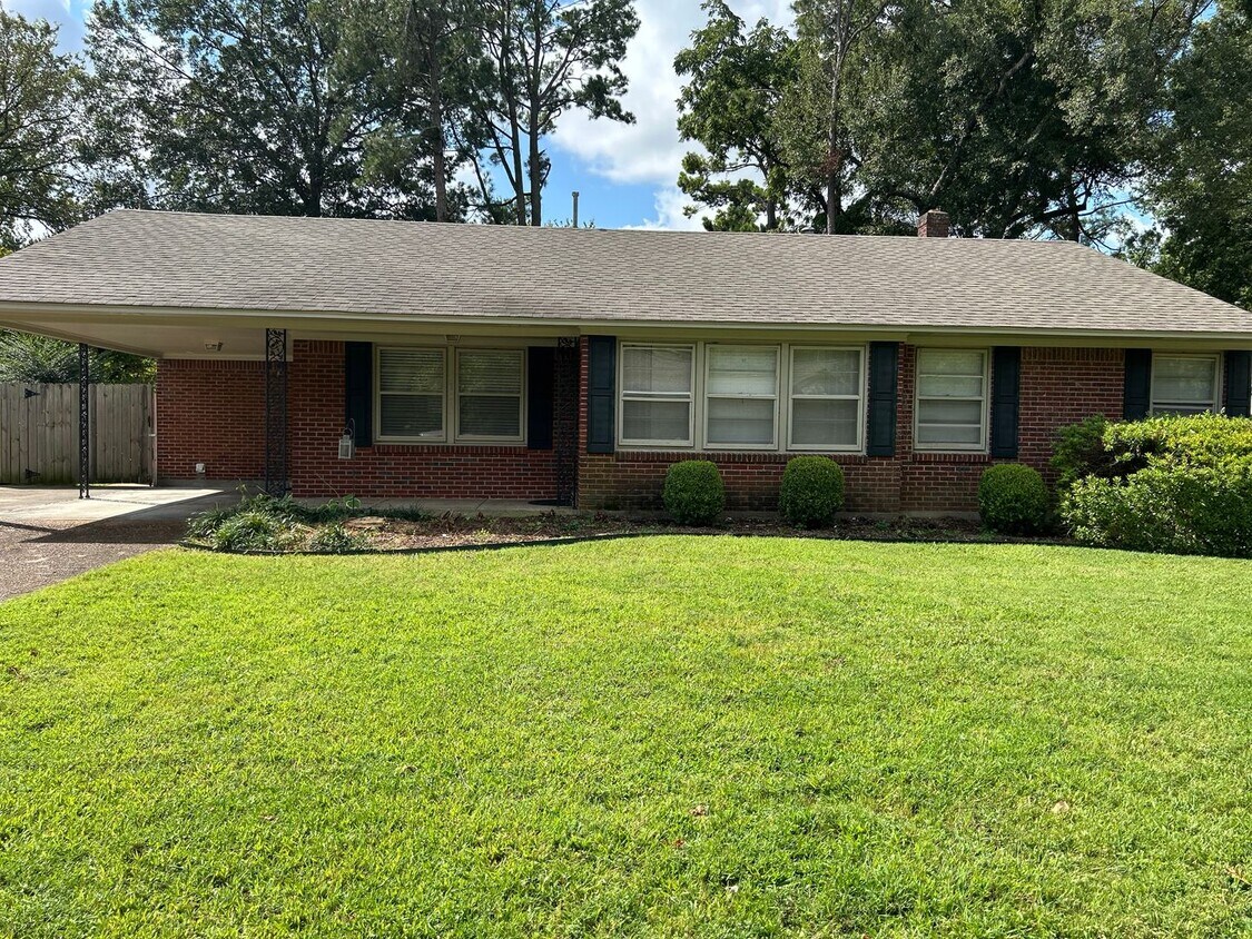 Foto principal - Great Street in East Memphis ! Renovated k...