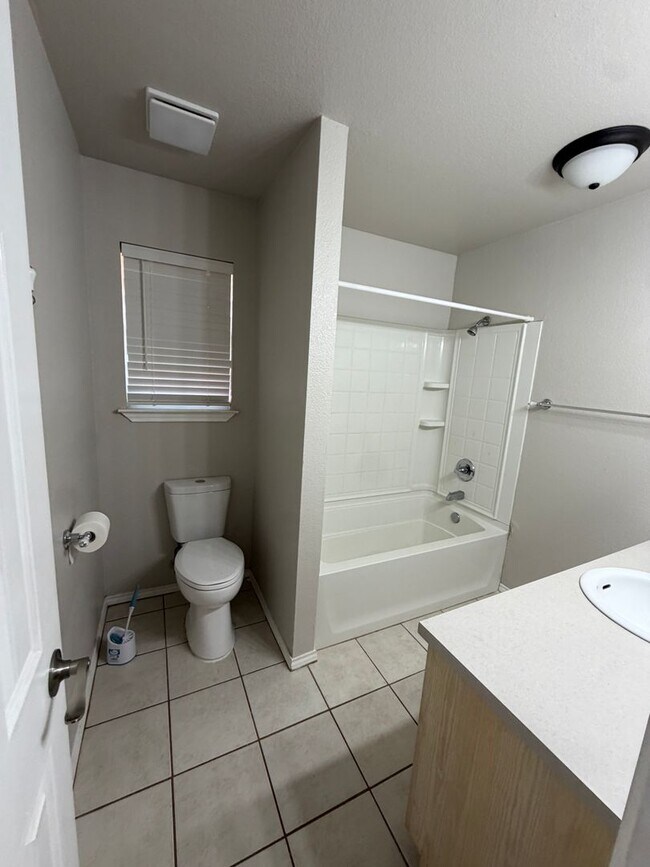 Building Photo - 4407 Trevino St