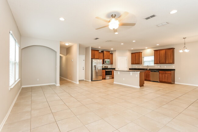 Building Photo - 560 Drysdale Dr