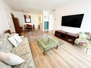 Building Photo - 1700 SW 16th Ct