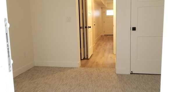 Building Photo - BRAND NEW TOWN HOME READY TO MOVE IN