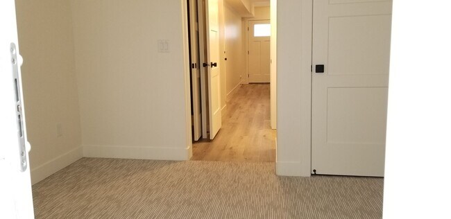 Foto del edificio - BRAND NEW TOWN HOME READY TO MOVE IN