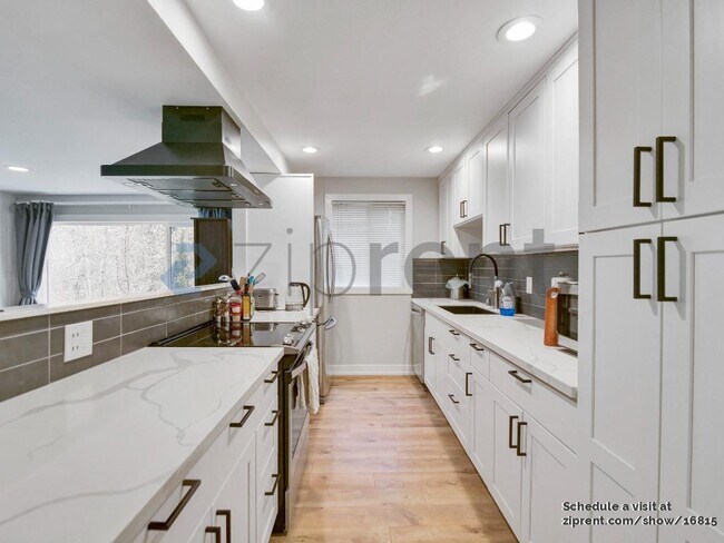 Building Photo - 6533 106th Ave NE