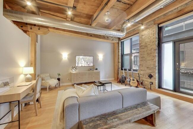 Building Photo - 154 W Hubbard St