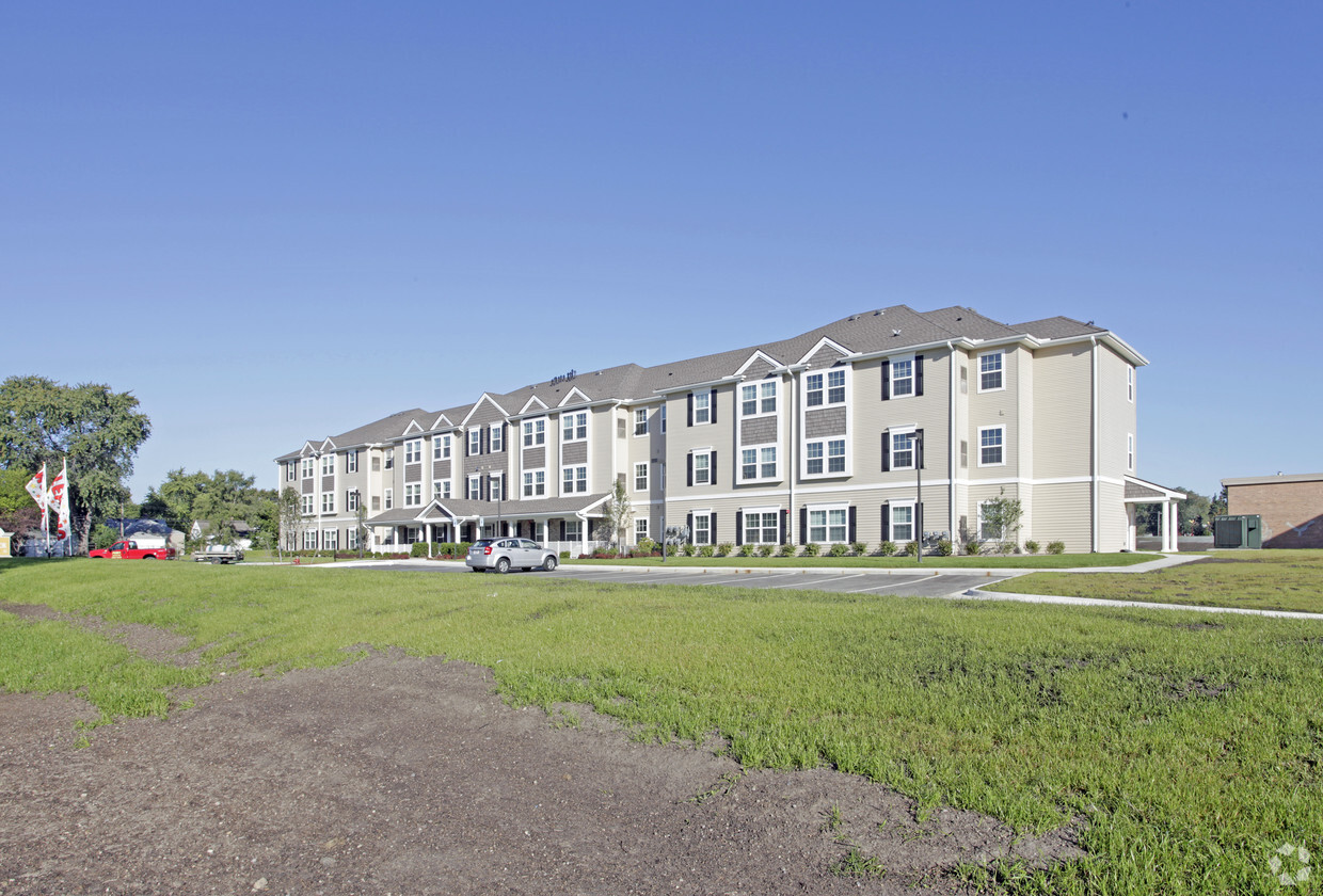 Primary Photo - Oakwood Manor Senior Living