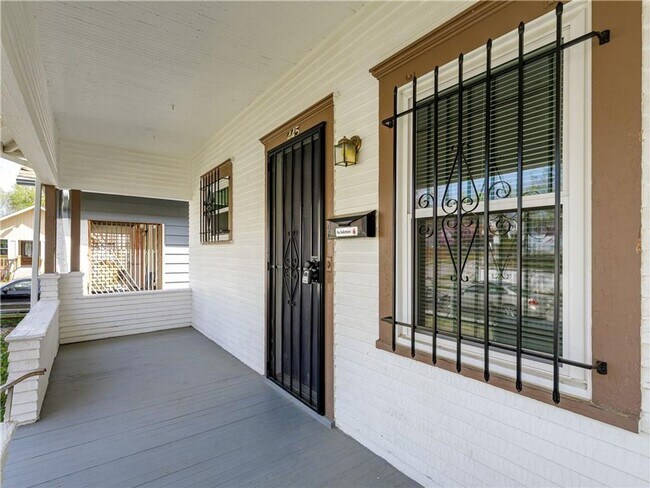 Foto del edificio - Charming Renovated 2 Bedroom Bungalow