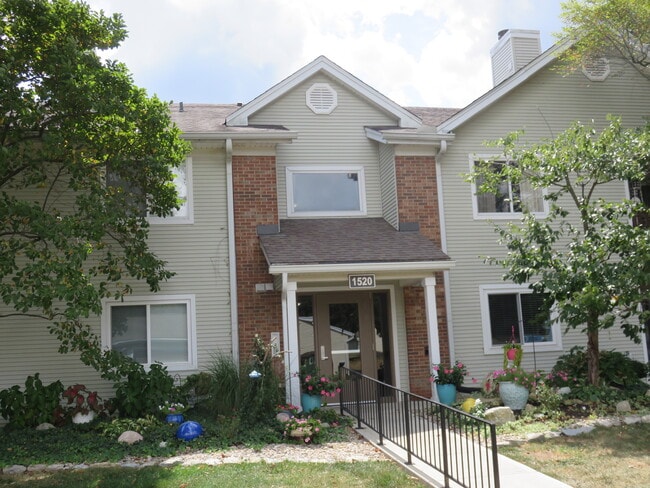 Building Photo - 1520 Lake Pointe Way