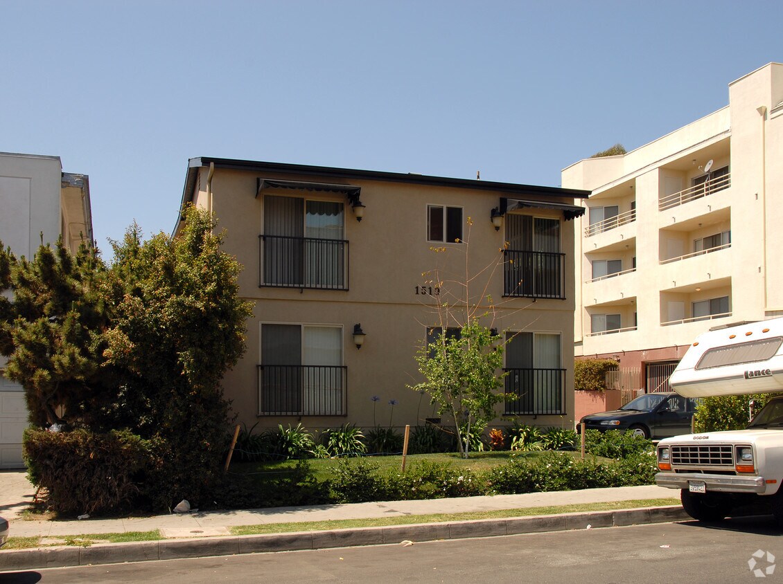 Foto del edificio - 1519 Armacost Ave