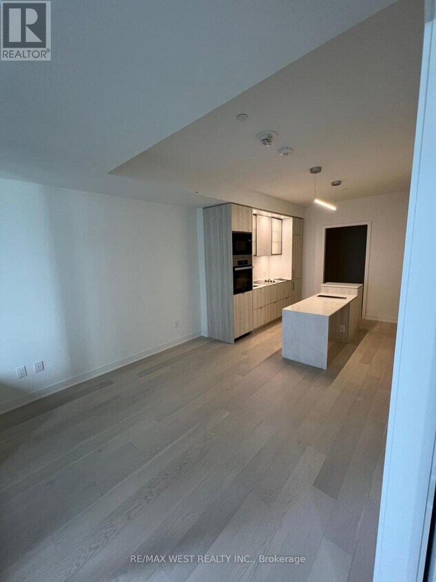 Photo principale - 11-2311 Yorkville Ave
