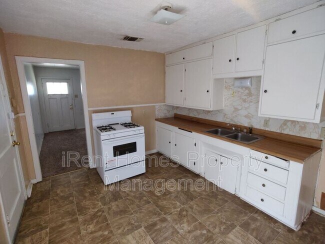 Foto del edificio - 2213 Jomar St