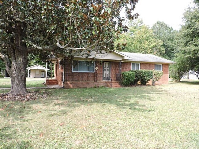 Building Photo - Mid-century Brick Home in Cedar Grove