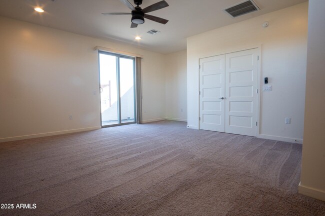 Foto del edificio - 1270 E Curry Rd