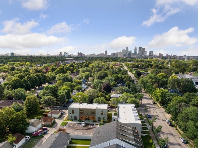 Foto del edificio - CMM Lowry Row Homes