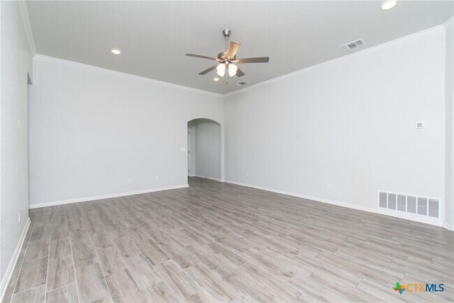 Foto del edificio - 6910 Catherine Dr