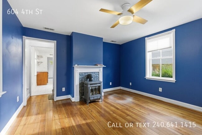 Building Photo - 604 4th St