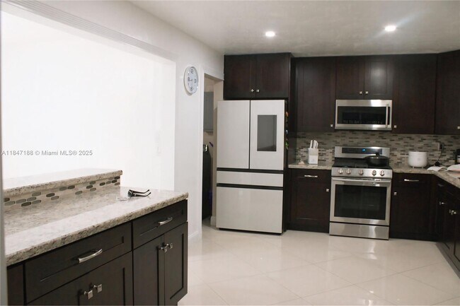 Building Photo - 8457 Sheraton Dr