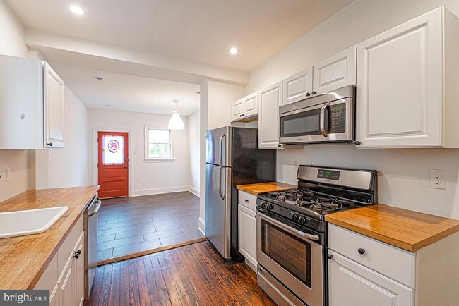 Foto del edificio - 3242 Chatham St