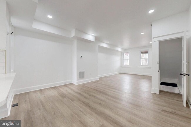 Building Photo - 2320 W Lexington St
