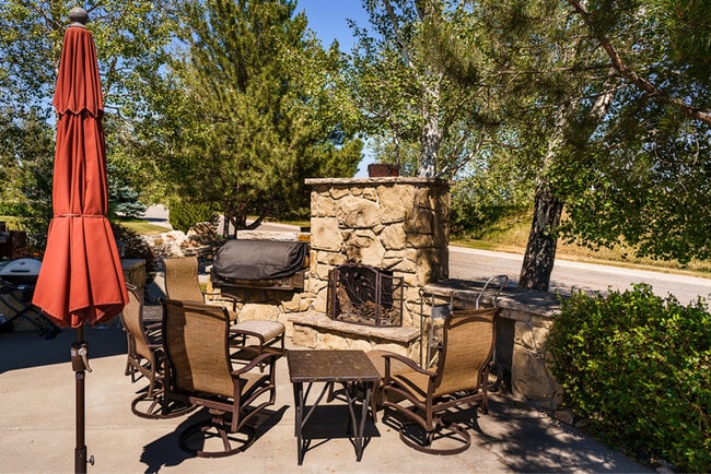 Foto del edificio - 3322 Stoney Ridge Rd