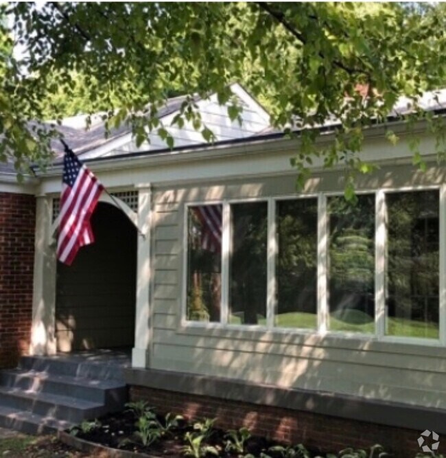 Crieve Hall Apartments for Rent with Hardwood Floors Nashville, TN