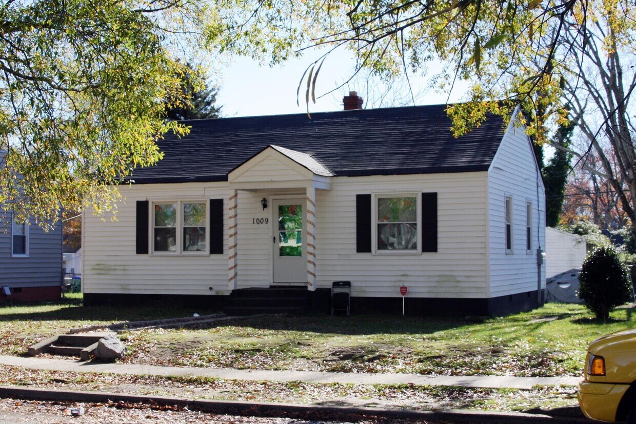 Building Photo - Fourqurean Lane  - Three bedroom