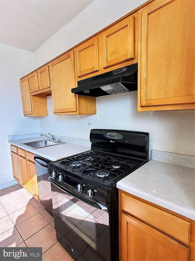 Foto del edificio - 2735 Wilkens Ave