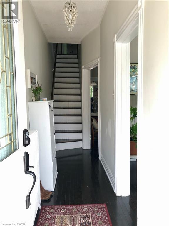 Building Photo - 291 Bay St N