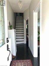 Building Photo - 291 Bay St N