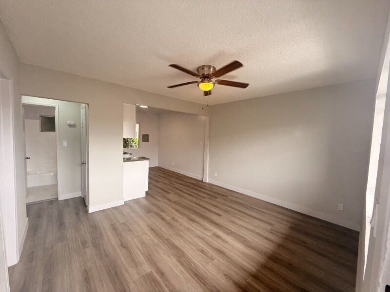 Foto principal - 115 E Colden Ave