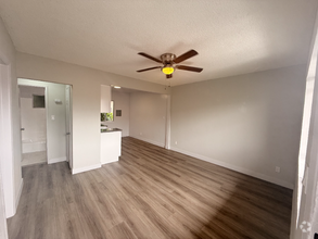Building Photo - 115 E Colden Ave