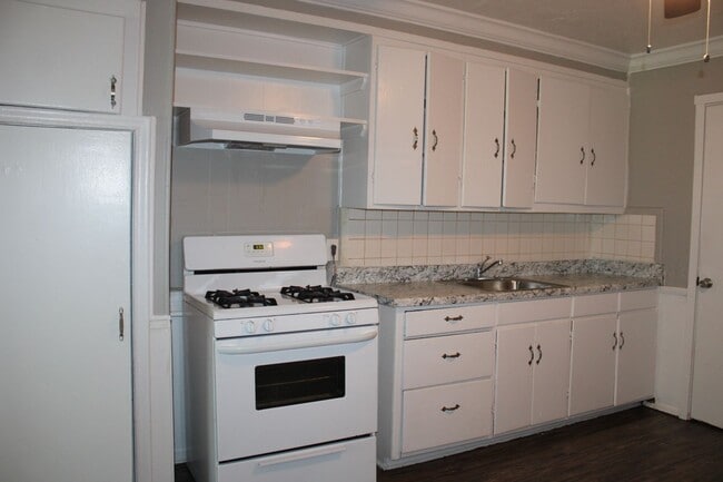 Building Photo - Close to Tinker and Shopping