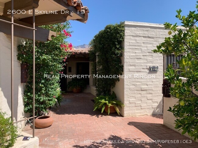 Building Photo - 2600 E Skyline Dr