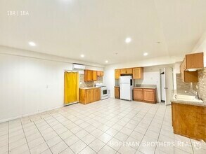 Building Photo - 1023 Larch St