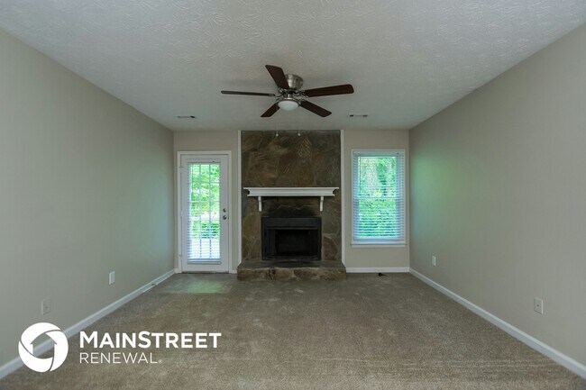 Foto del edificio - 8693 Collins Dr