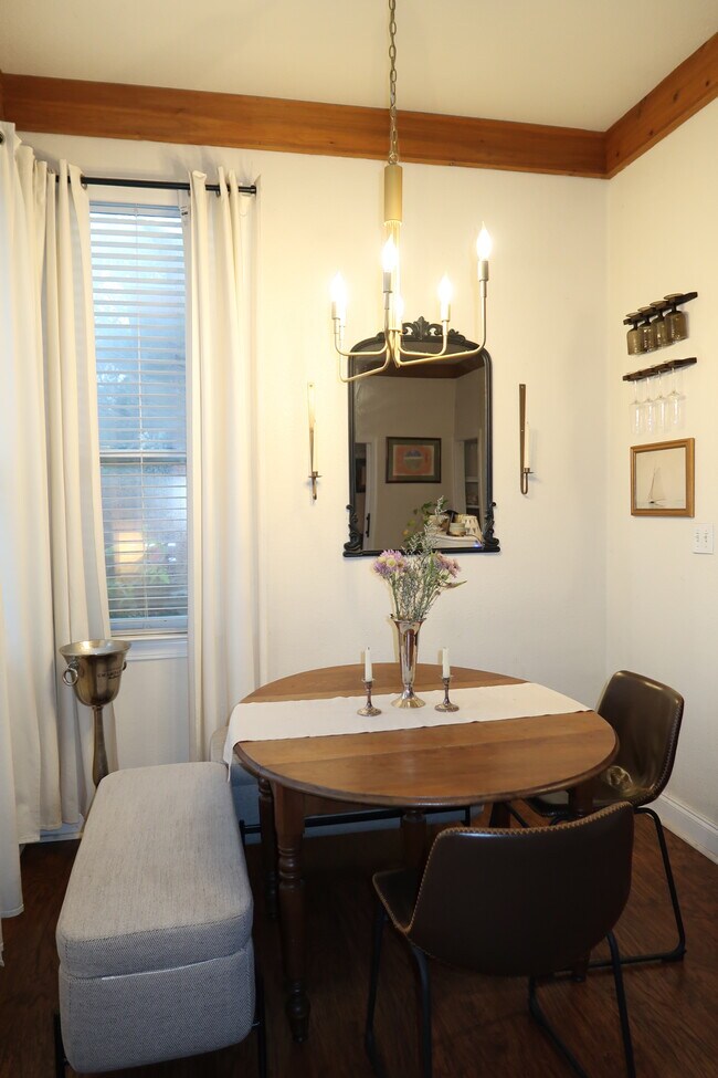 Foto del edificio - 11002 Lakeside Dr