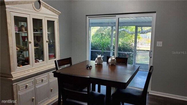 Foto del edificio - 3 br, 2 bath House - 136 Hampden Rd