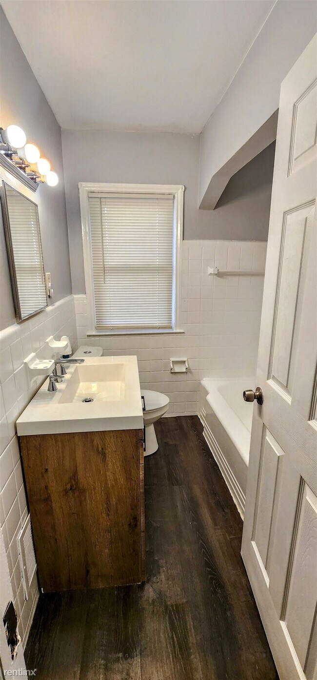 Building Photo - 4 br, 1 bath House - 1033 Shadowlawn St