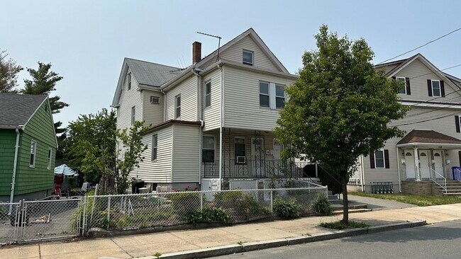 Building Photo - 167 West St