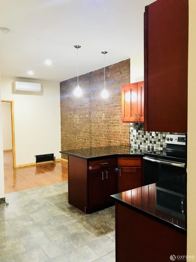 Foto principal - 208 Wyckoff Avenue