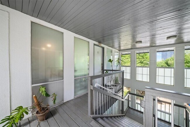Foto del edificio - 287 14th St NW