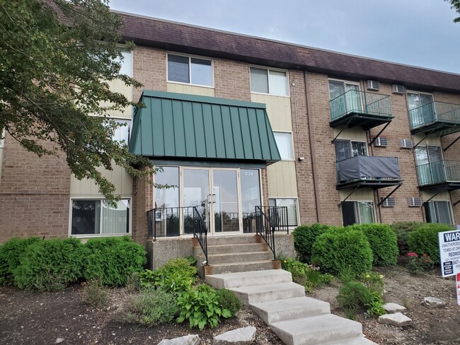 Building Photo - 230 Springhill Dr