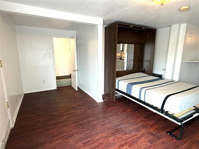 Building Photo - 808 Edgecliff Terrace