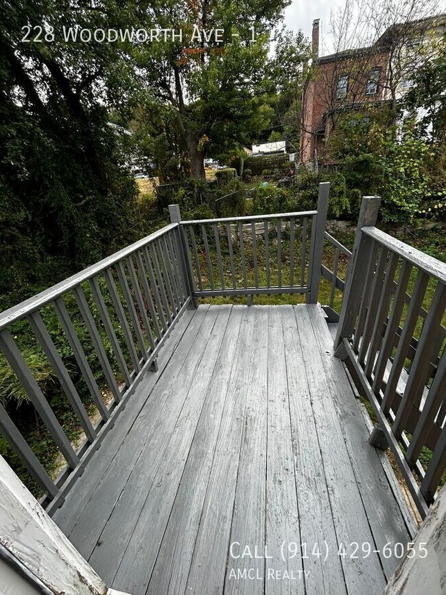 Foto del edificio - 228 Woodworth Ave